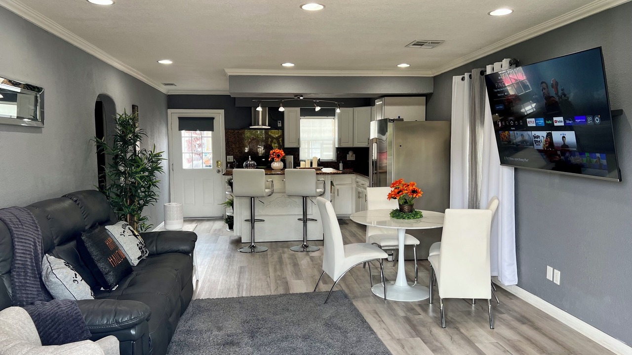 Photo of Livingroom in South Gate