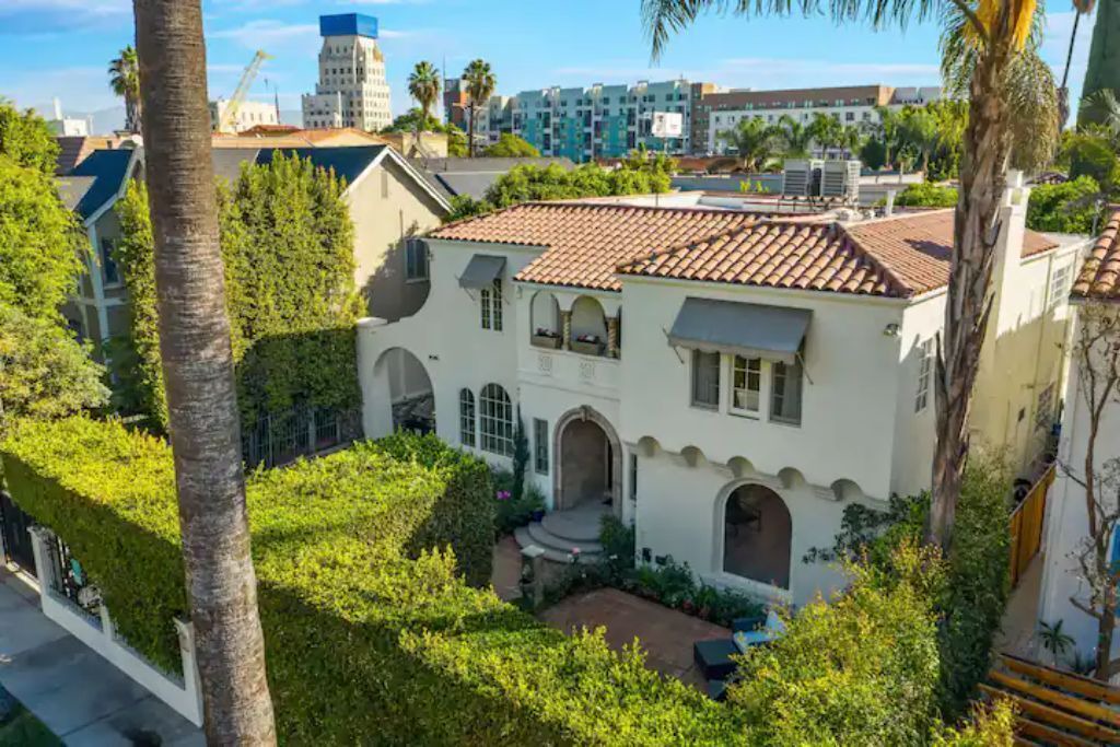 Photo of Outdoor in Miracle Mile