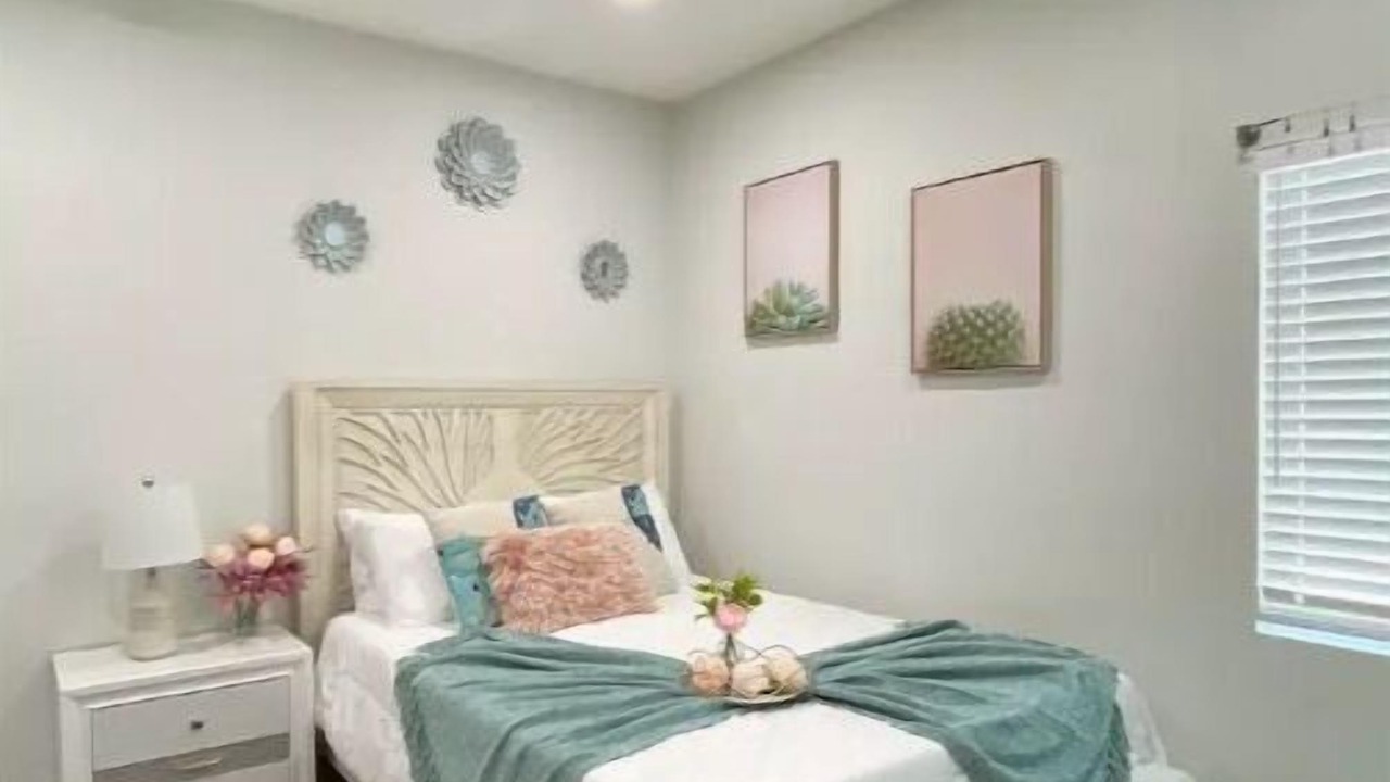 Photo of Bedroom in Midway City