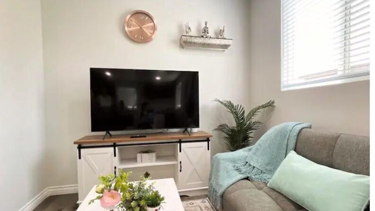 Photo of Livingroom in Midway City