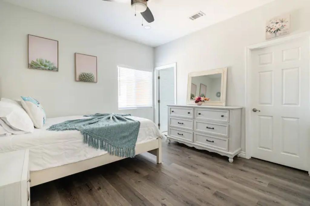 Photo of Bedroom in Midway City