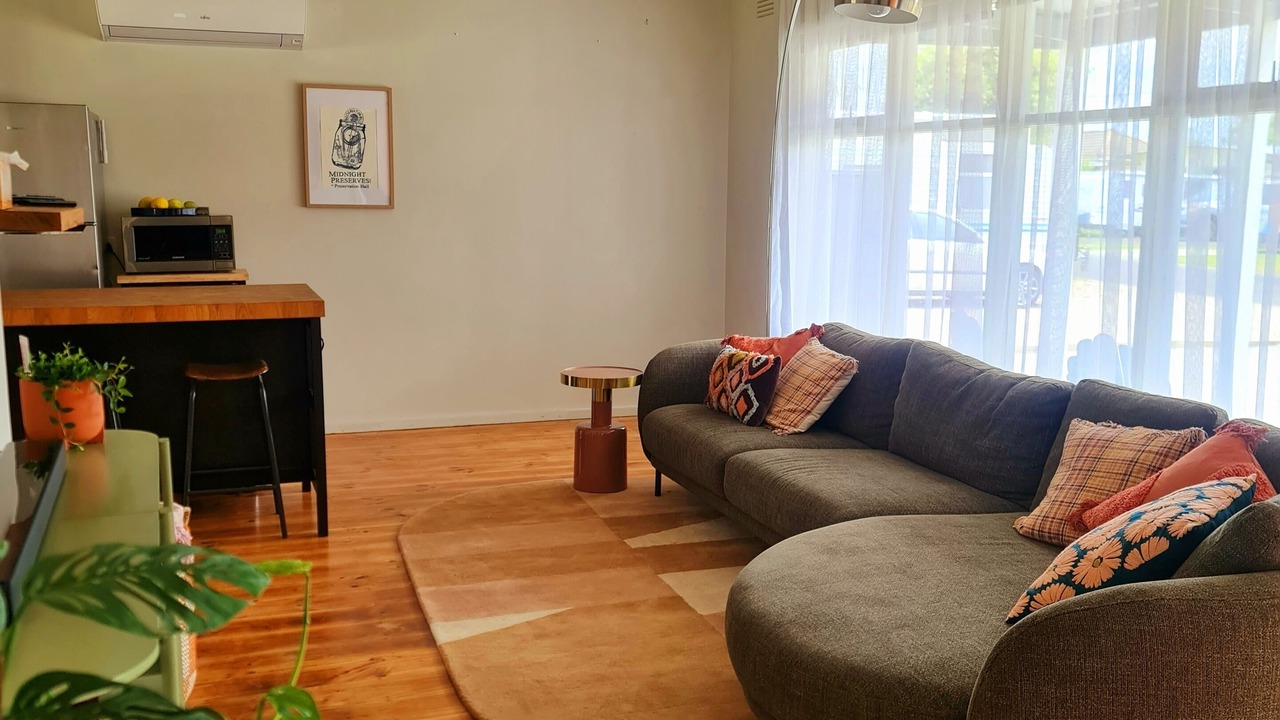 Photo of Livingroom in Indented Head