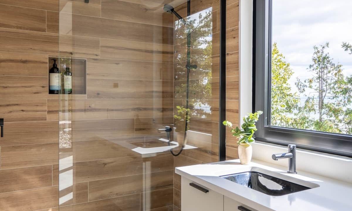 Photo of Bathroom in Petite-Riviere-Saint-Francois