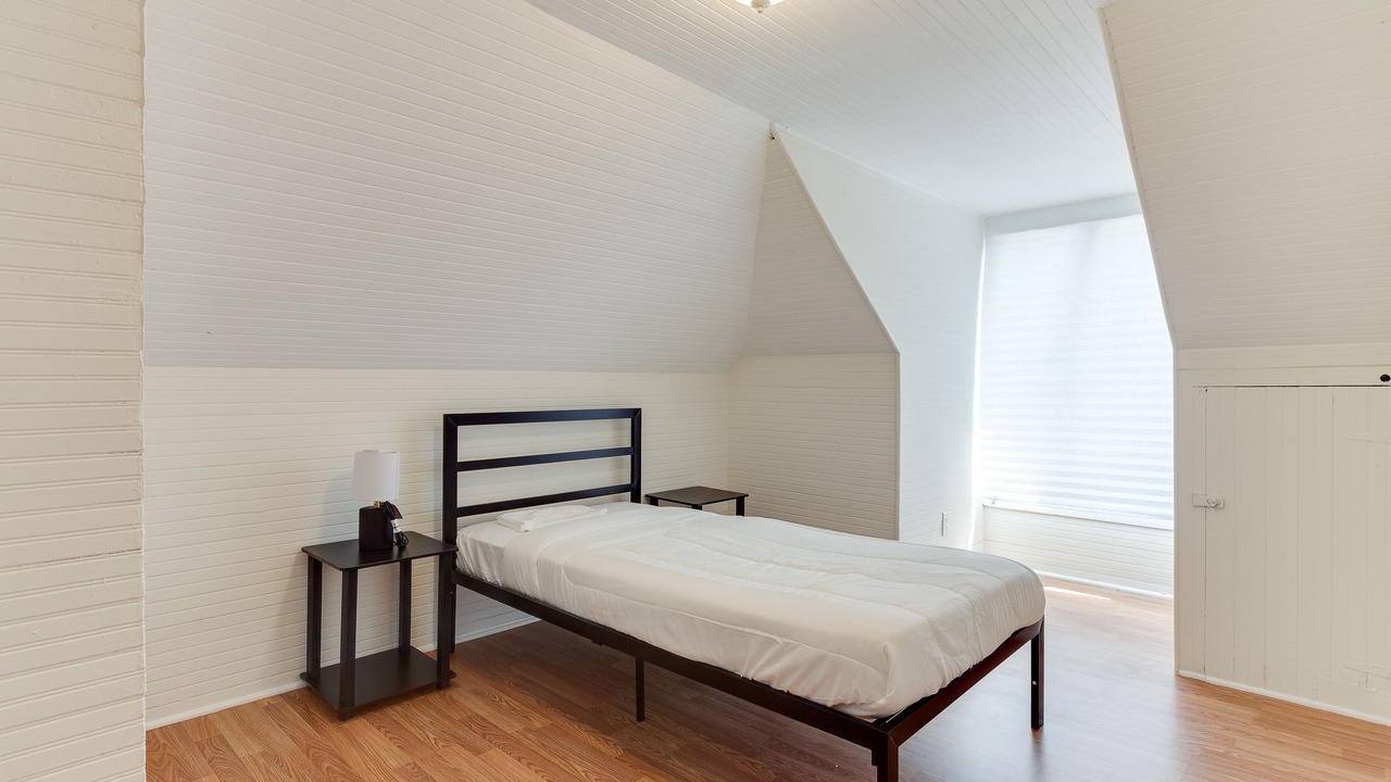 Photo of Bedroom in Pico-Union
