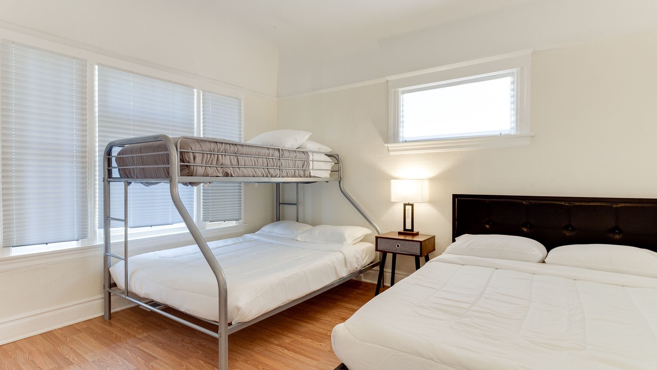 Photo of Bedroom in Pico-Union