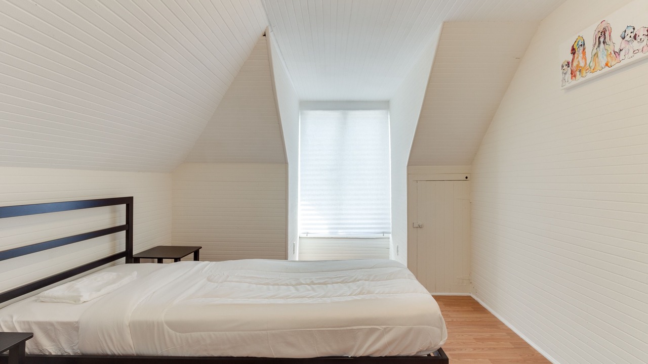 Photo of Bedroom in Pico-Union