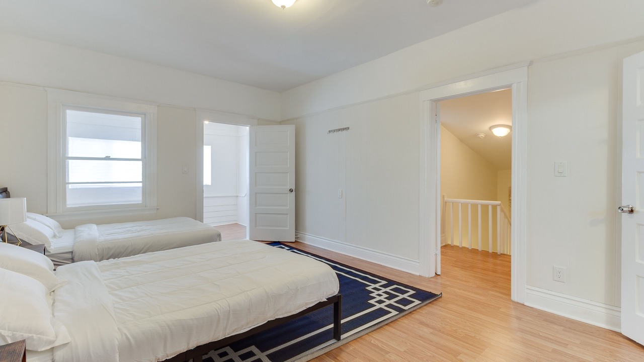 Photo of Bedroom in Pico-Union