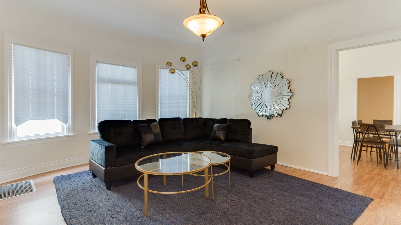Photo of Livingroom in Pico-Union