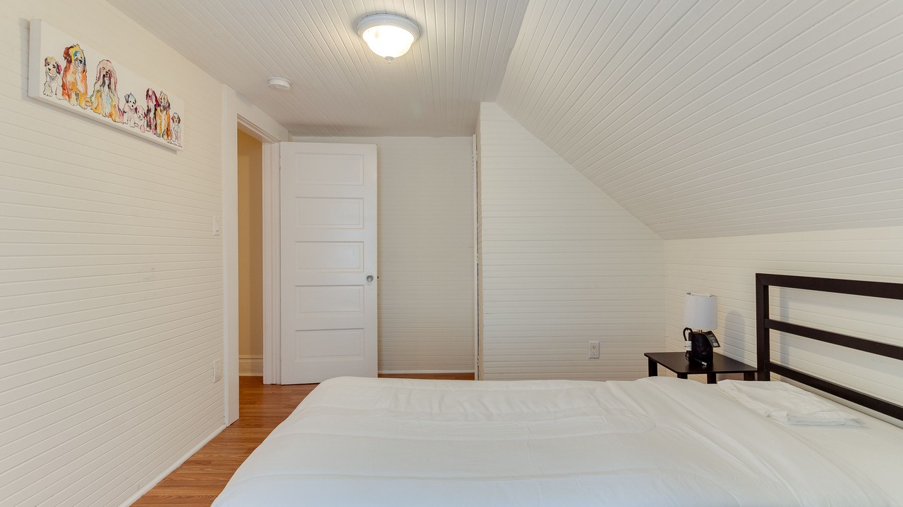 Photo of Bedroom in Pico-Union