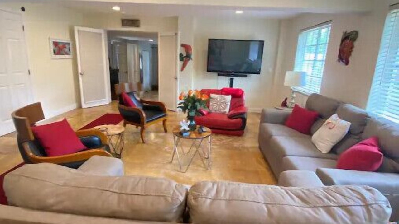 Photo of Livingroom in Middle River Terrace