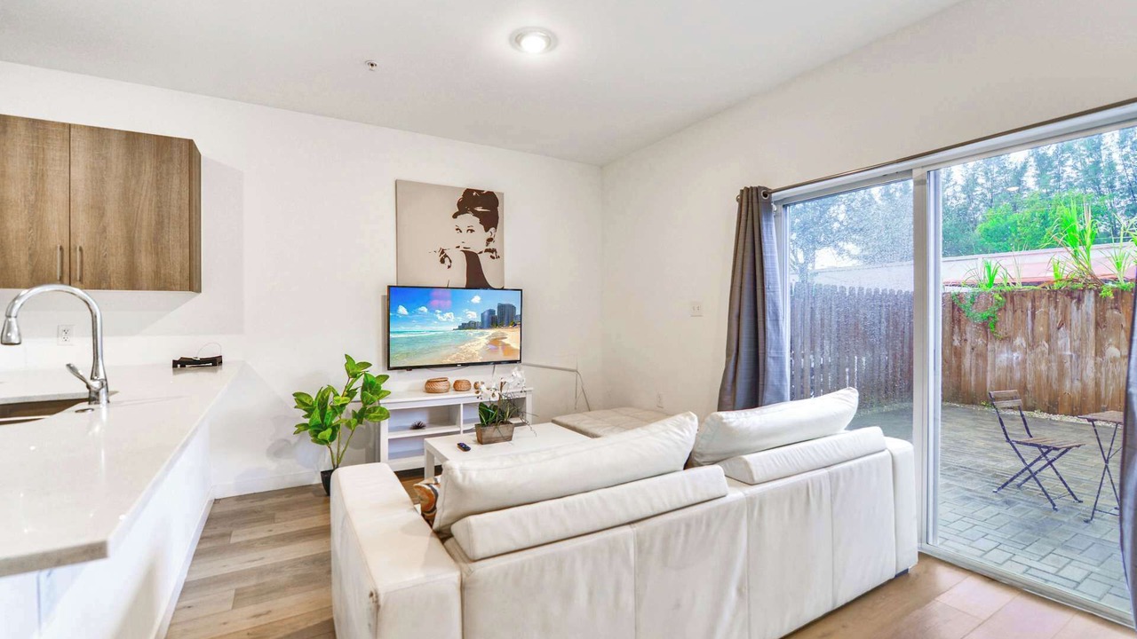 Photo of Livingroom in Golden Glades
