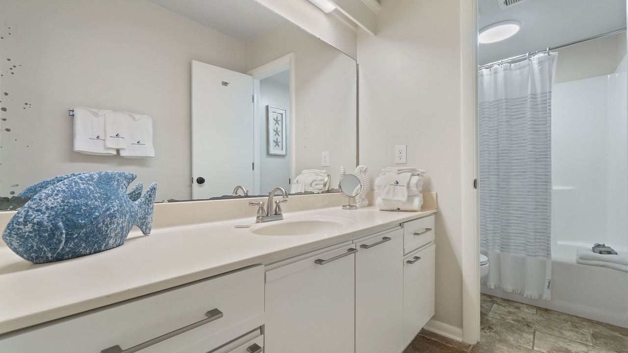 Photo of Bathroom in Orange Beach East