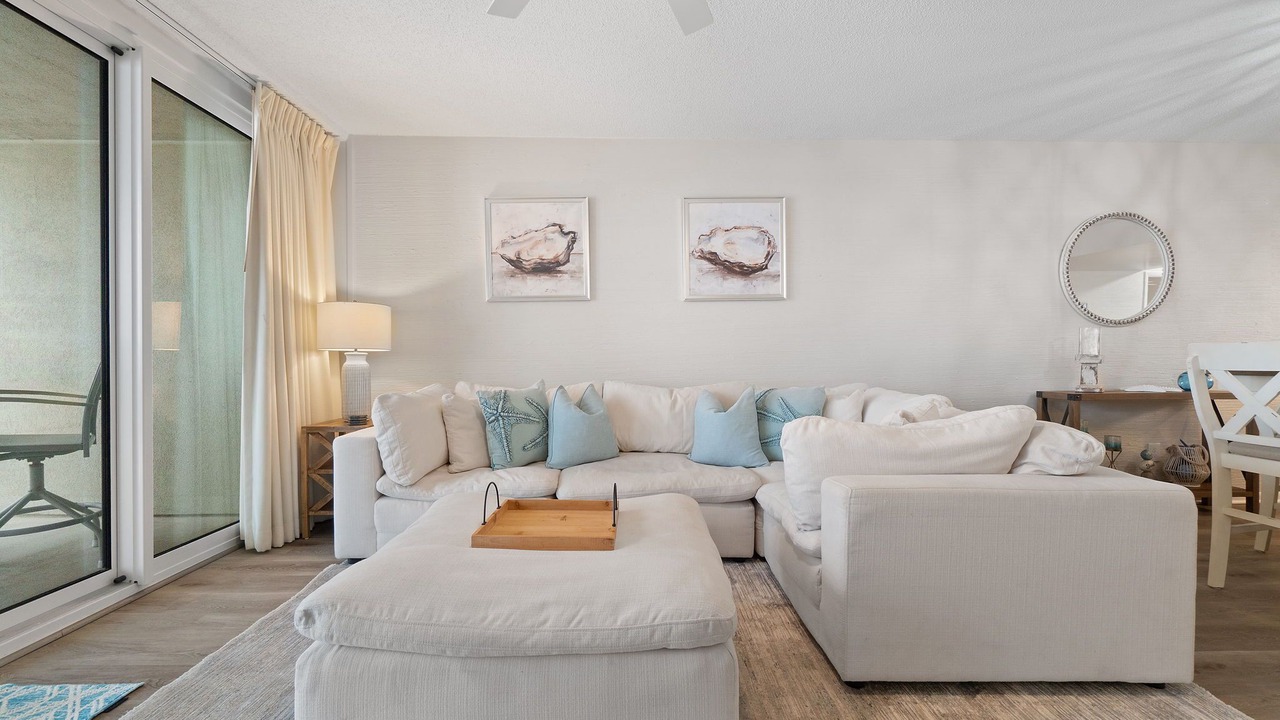 Photo of Livingroom in Orange Beach East