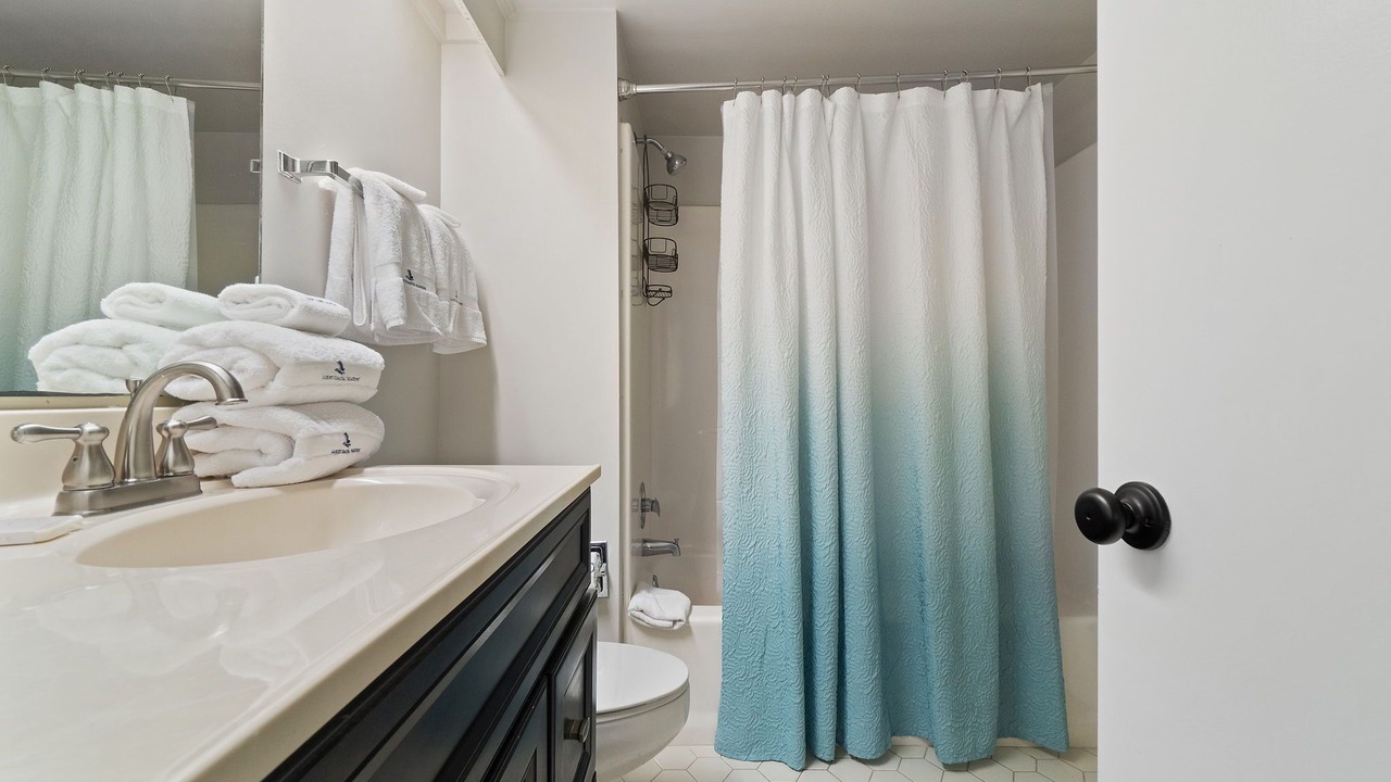 Photo of Bathroom in Orange Beach East