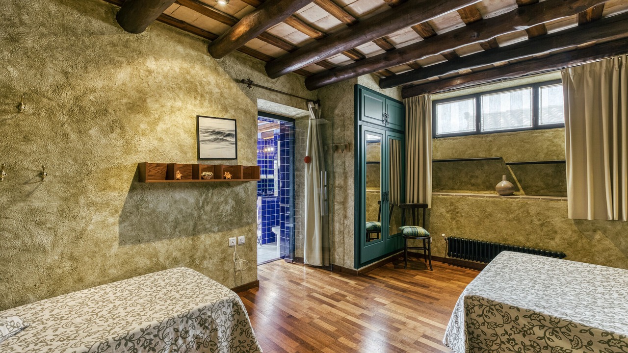 Photo of Bedroom in Llampaies