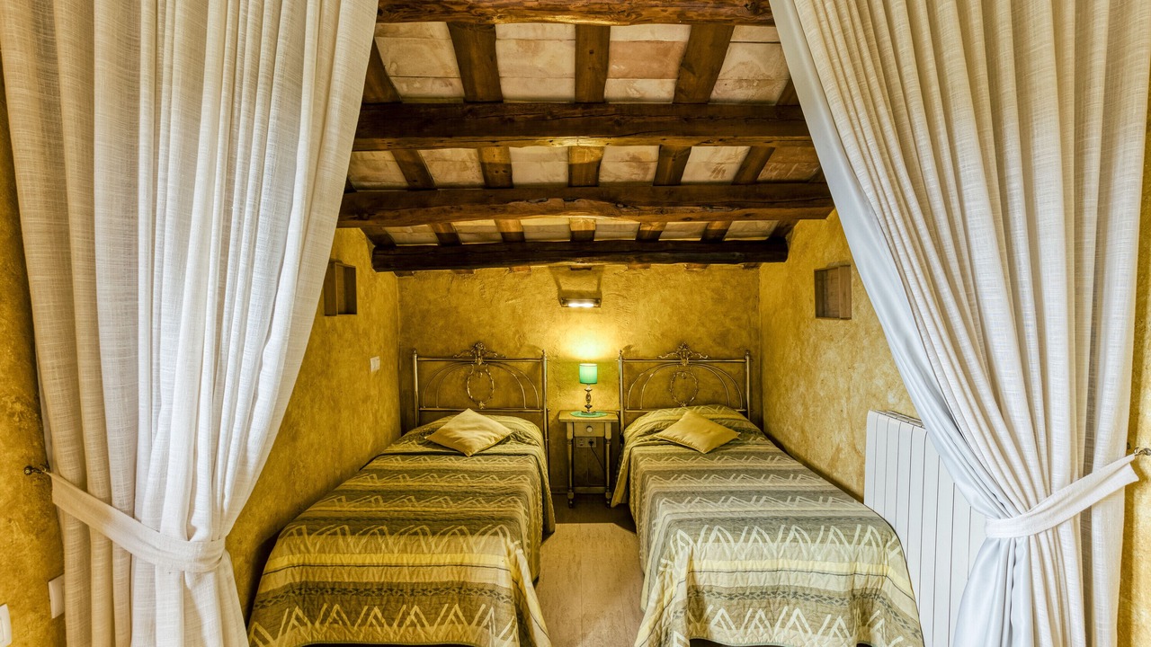 Photo of Bedroom in Llampaies