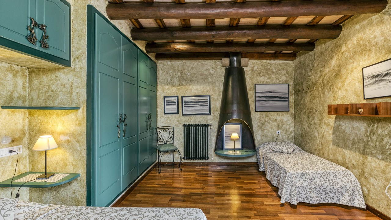 Photo of Bedroom in Llampaies