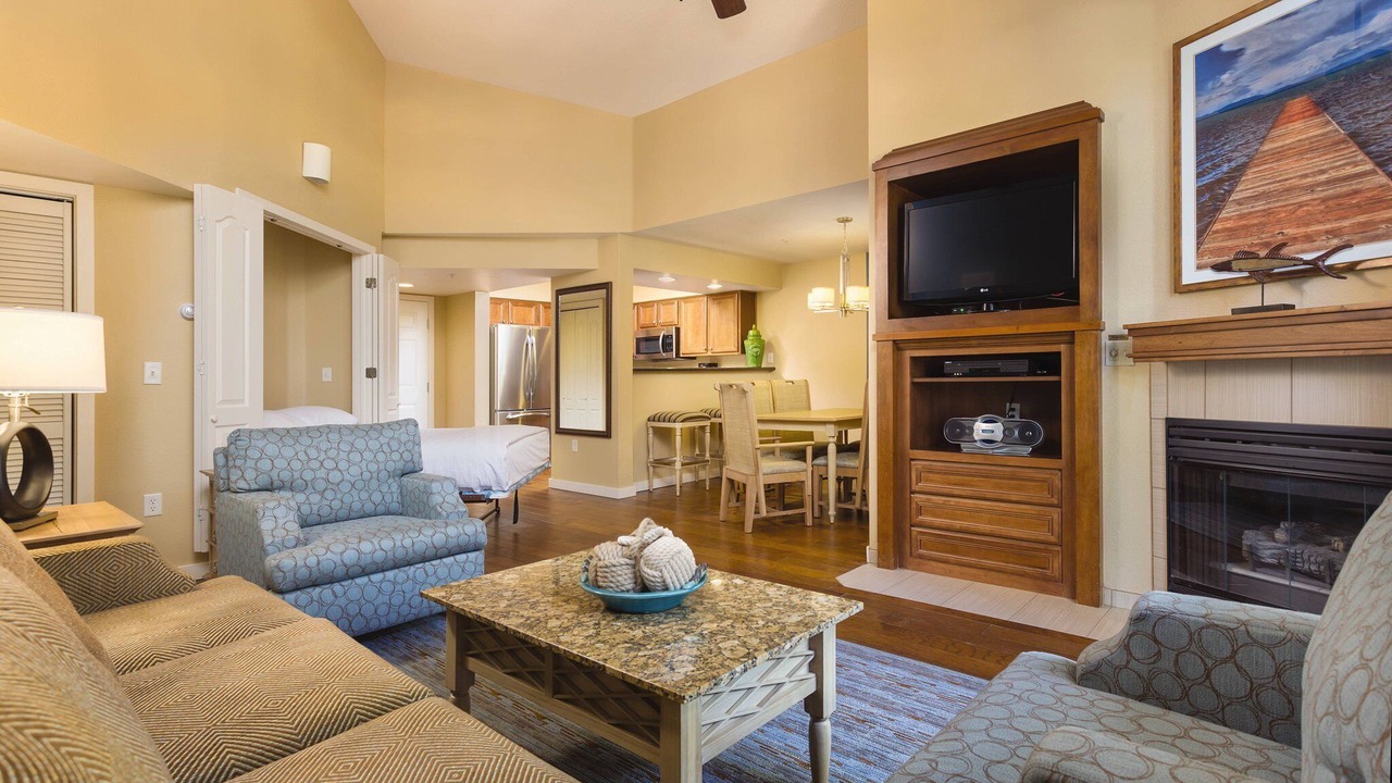 Photo of Livingroom in Round Hill Village