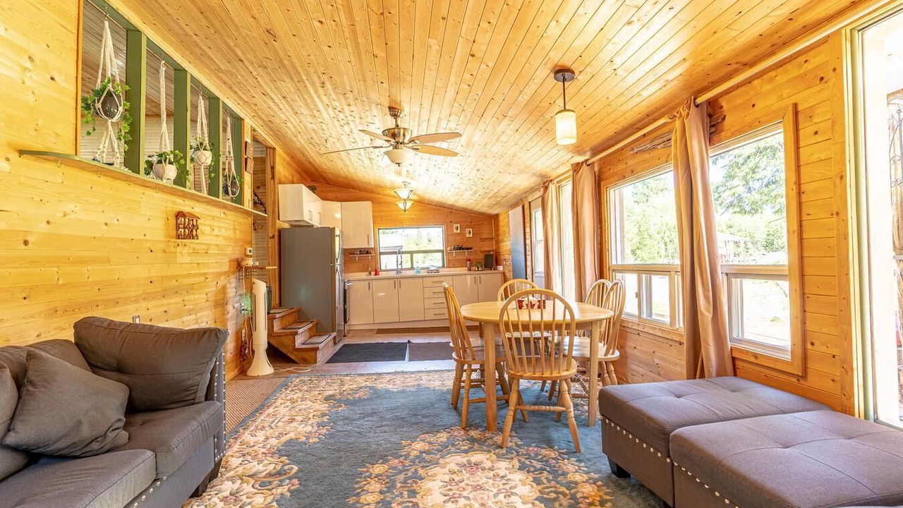 Photo of Livingroom in East Garafraxa