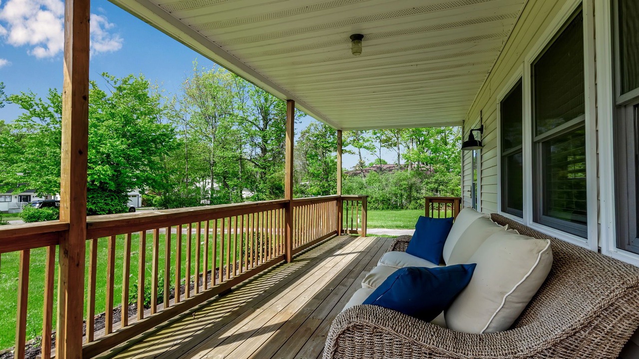 Photo of Patio Balcony in Lake Erie Beach