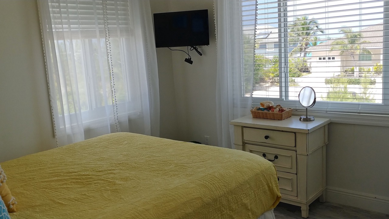 Photo of Bedroom in Tar Bay