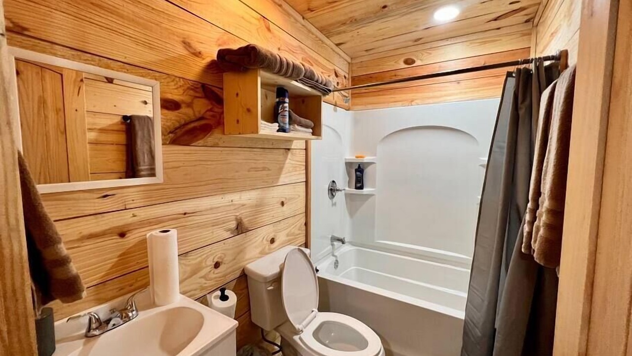 Photo of Bathroom in Coffeeville