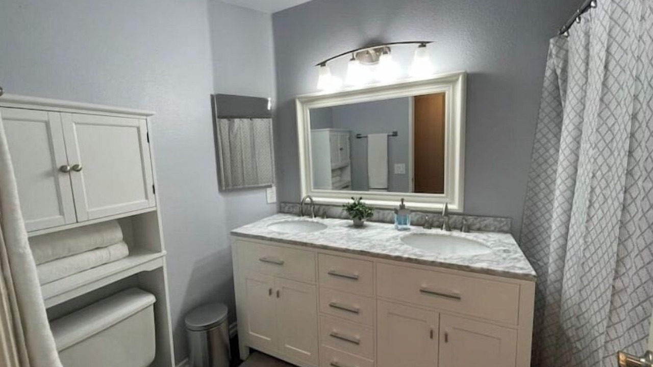 Photo of Bathroom in Corona