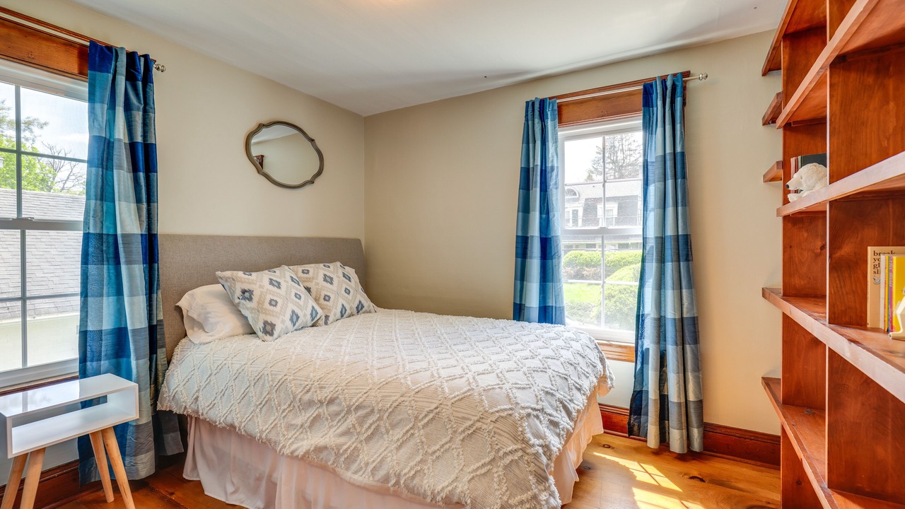 Photo of Bedroom in Western Gardens