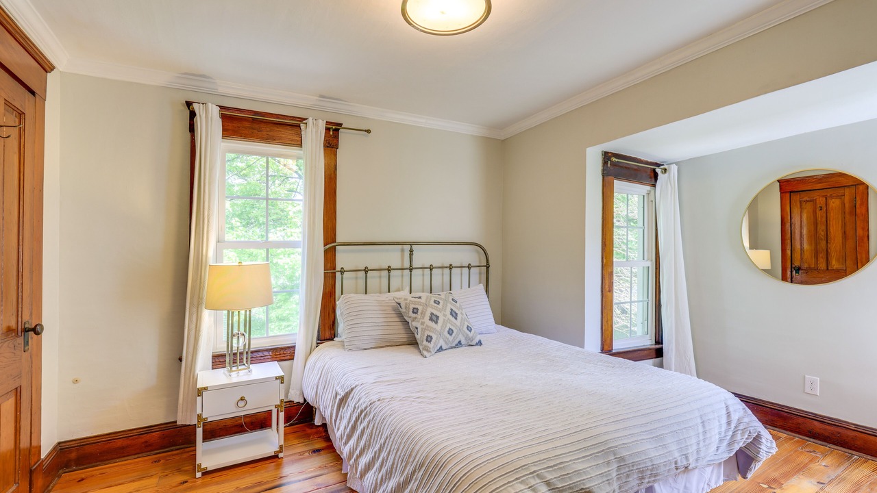 Photo of Bedroom in Western Gardens