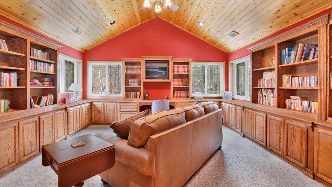 Photo of Livingroom in Fawnskin