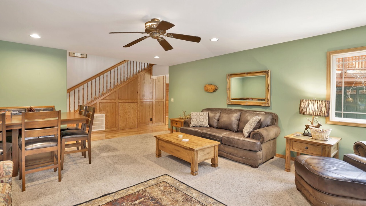 Photo of Livingroom in Fawnskin