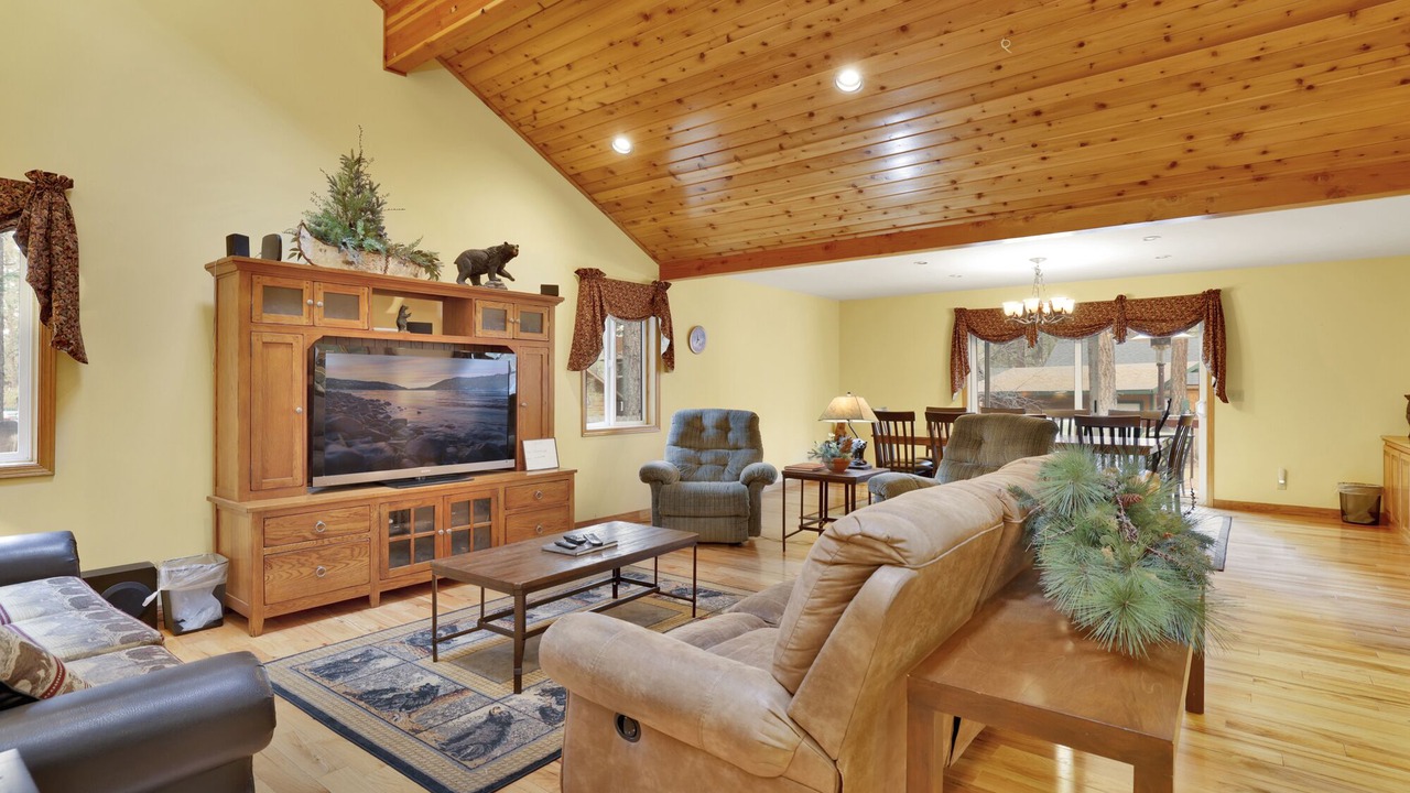 Photo of Livingroom in Fawnskin
