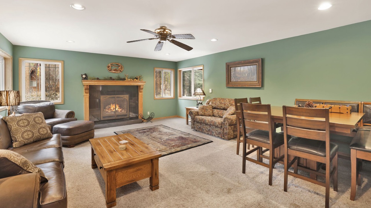 Photo of Livingroom in Fawnskin