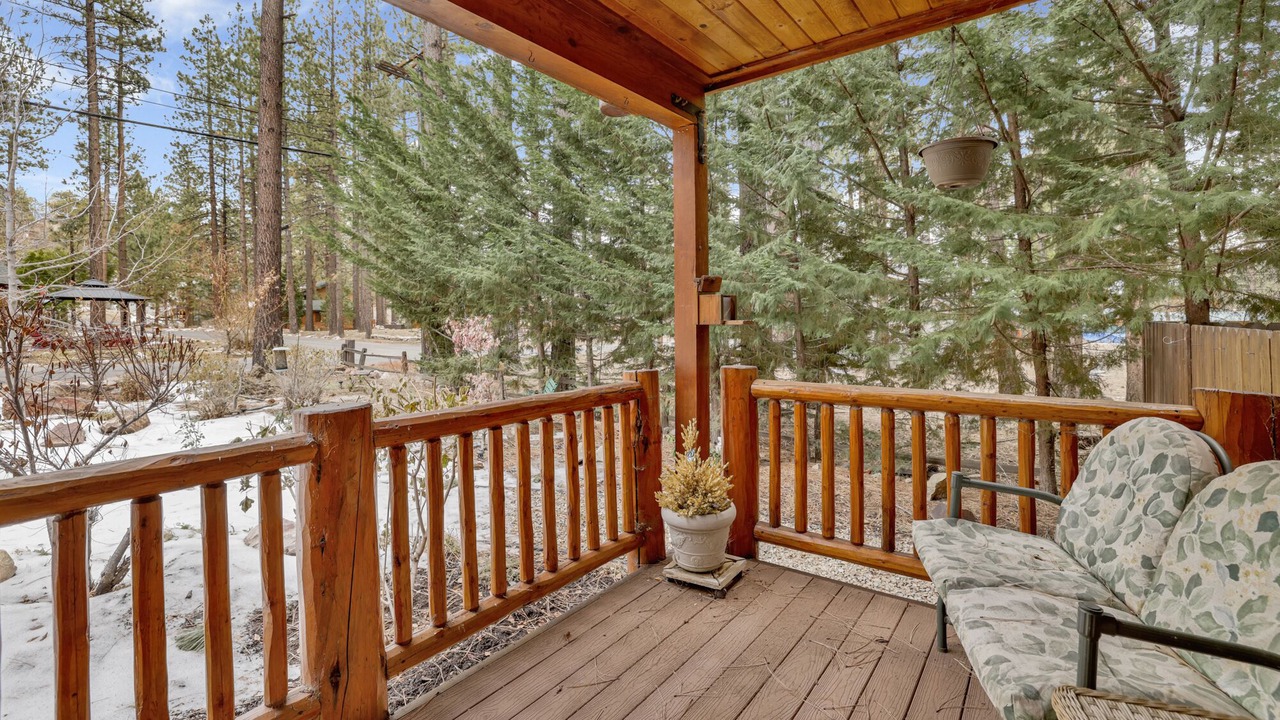 Photo of Patio Balcony in Fawnskin