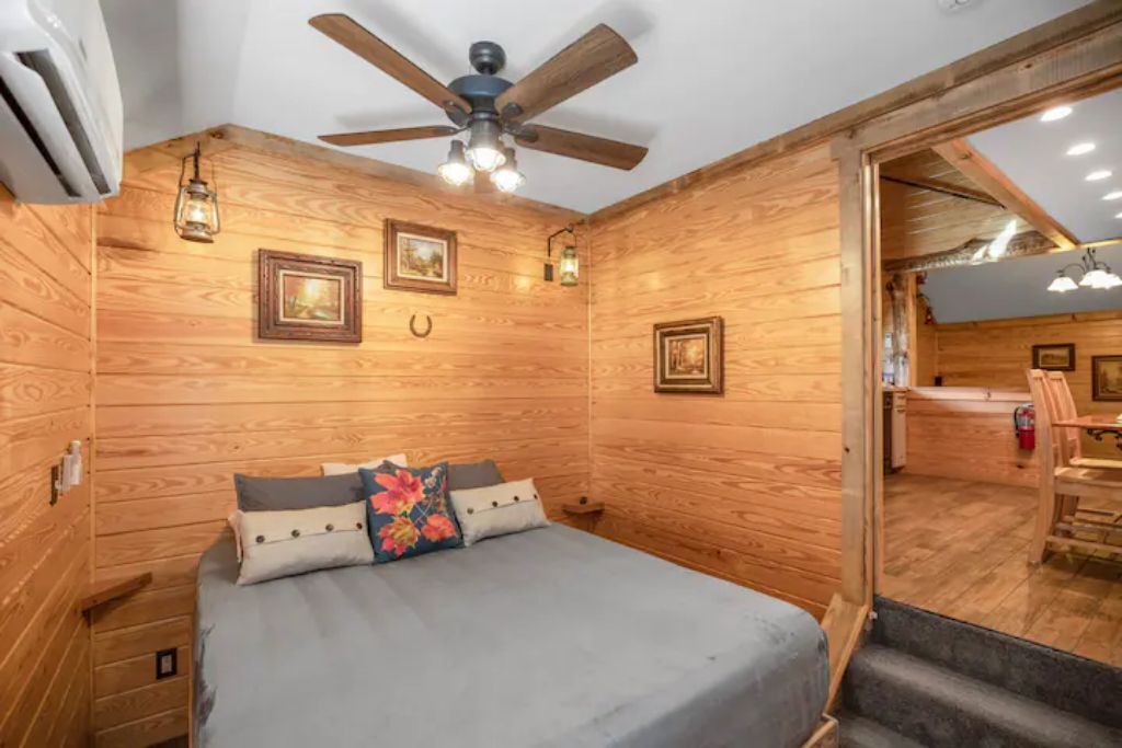 Photo of Bedroom in Enterprise