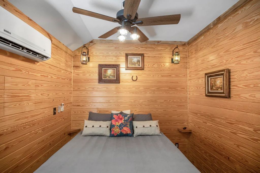 Photo of Bedroom in Enterprise