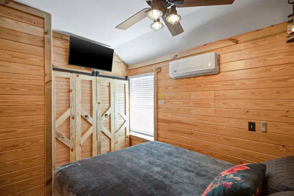 Photo of Bedroom in Enterprise