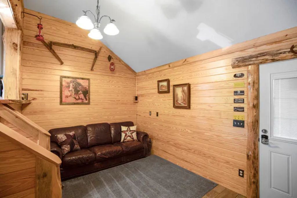 Photo of Livingroom in Enterprise