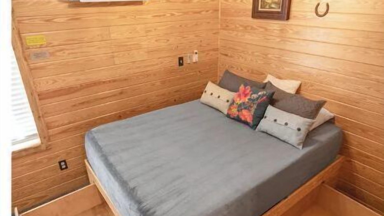 Photo of Bedroom in Enterprise