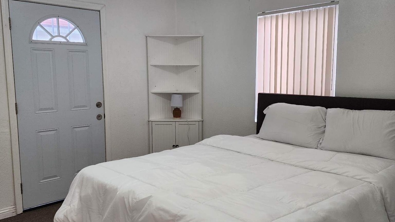 Photo of Bedroom in Midway City