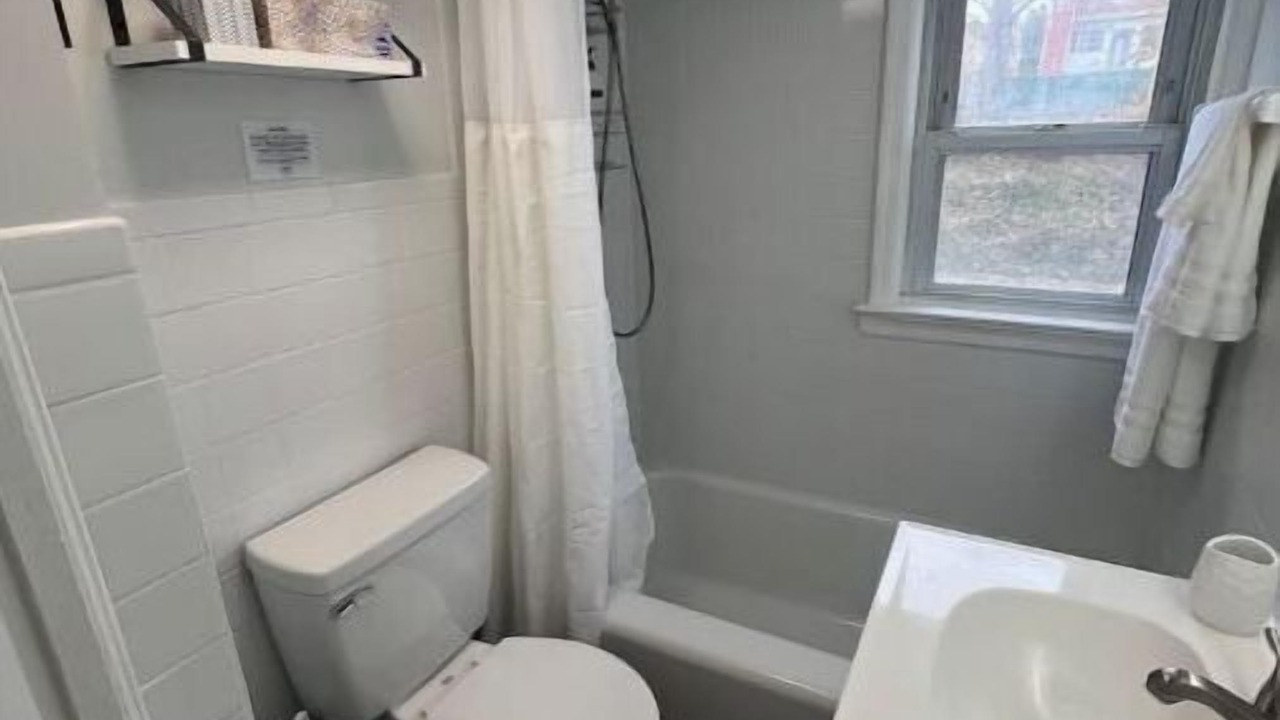 Photo of Bathroom in Lyndhurst