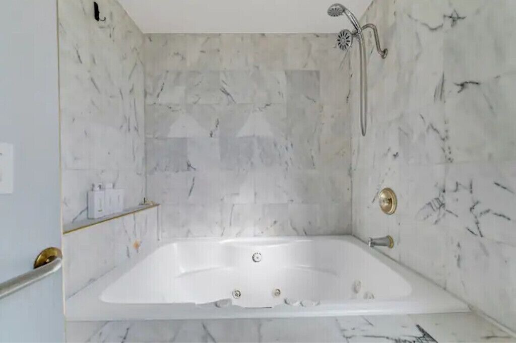 Photo of Bathroom in Berry Park