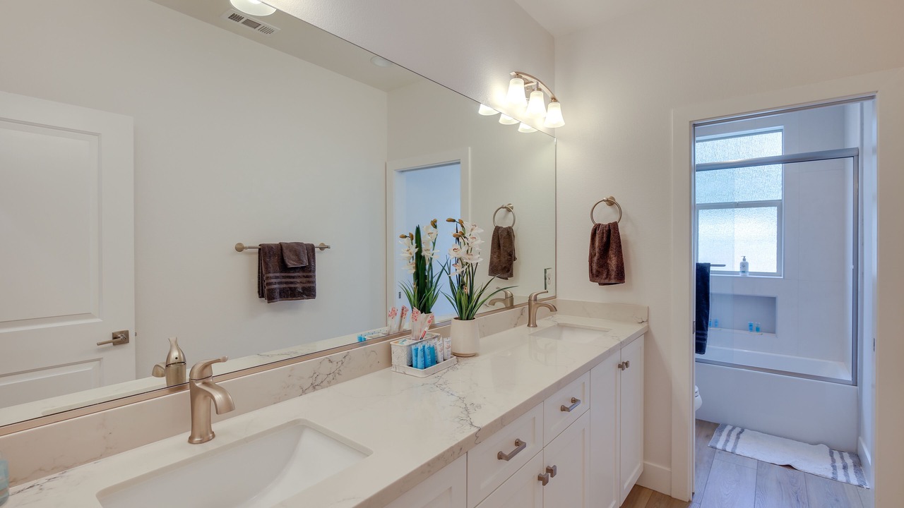 Photo of Bathroom in Paramount