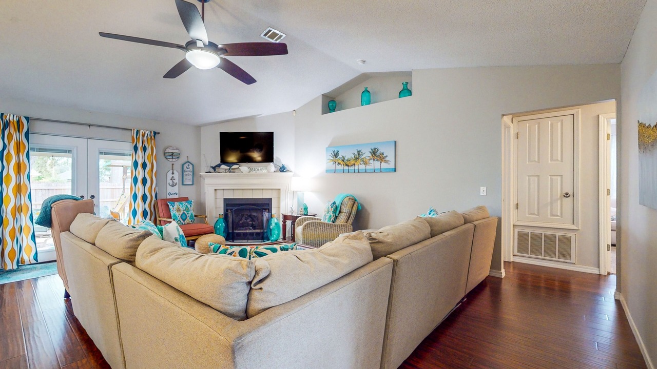 Photo of Livingroom in Ono Island