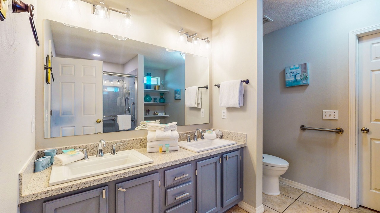 Photo of Bathroom in Ono Island