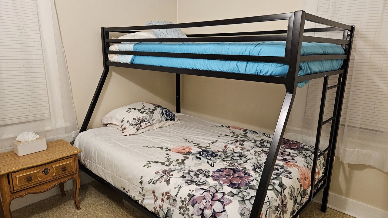 Photo of Bedroom in Lake Erie Beach