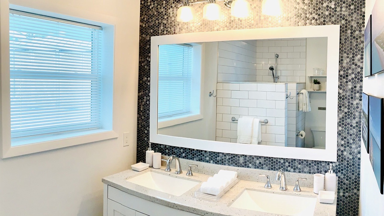 Photo of Bathroom in Lubbers Quarters Cay