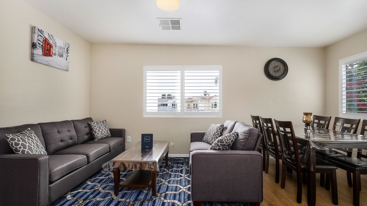 Photo of Livingroom in Mid-Wilshire