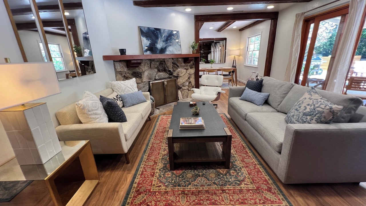 Photo of Livingroom in Woodland Hills