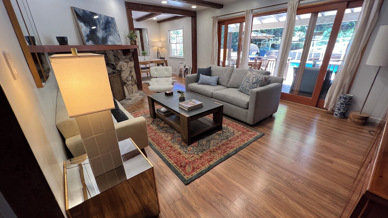 Photo of Livingroom in Woodland Hills